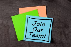Post it note saying join our team