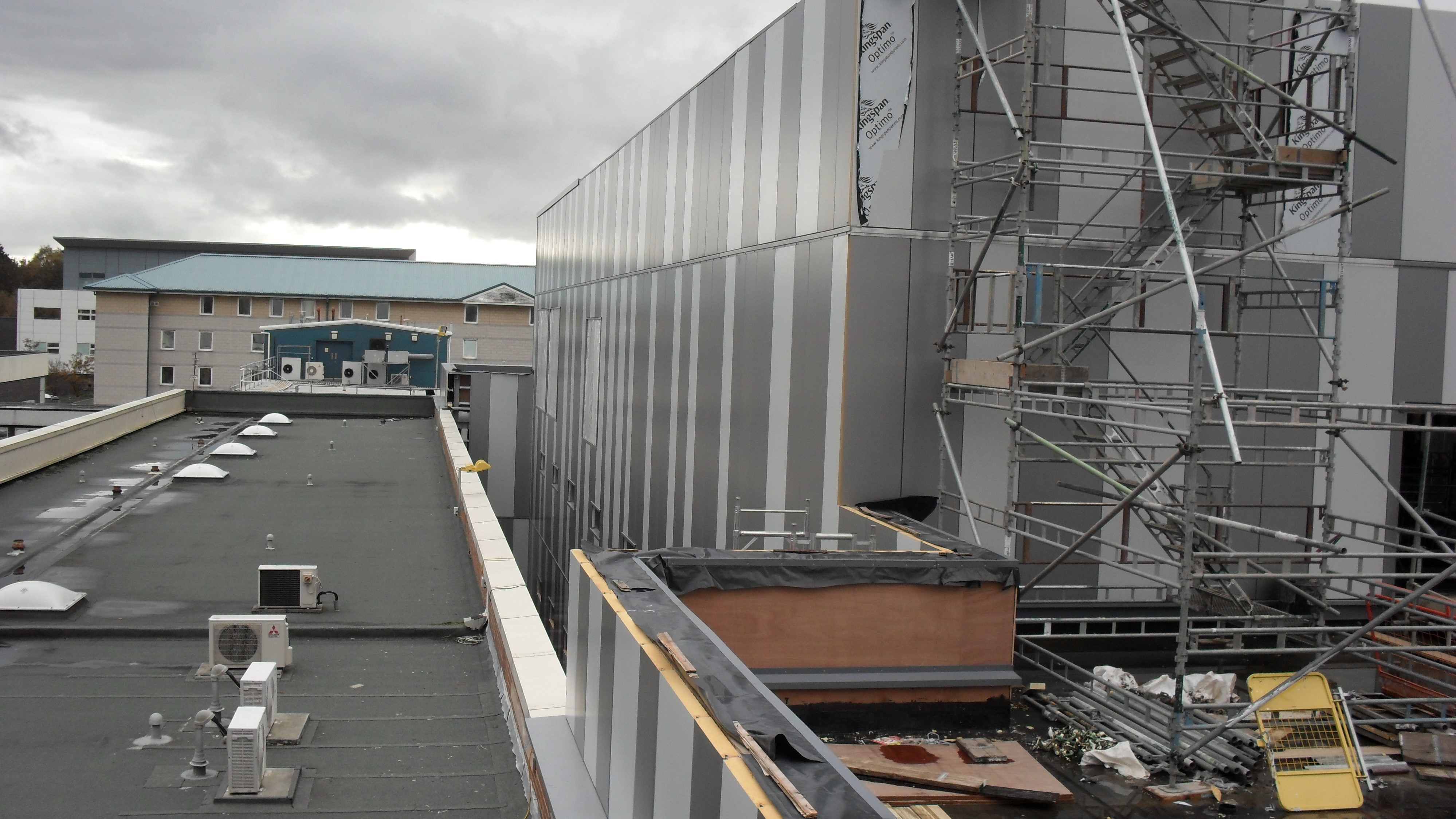 Aintree Hospital Reynolux Roofing Cladding Longworth Aintree Hospital Liverpool Fatra Optimo Traditional Textures (12)