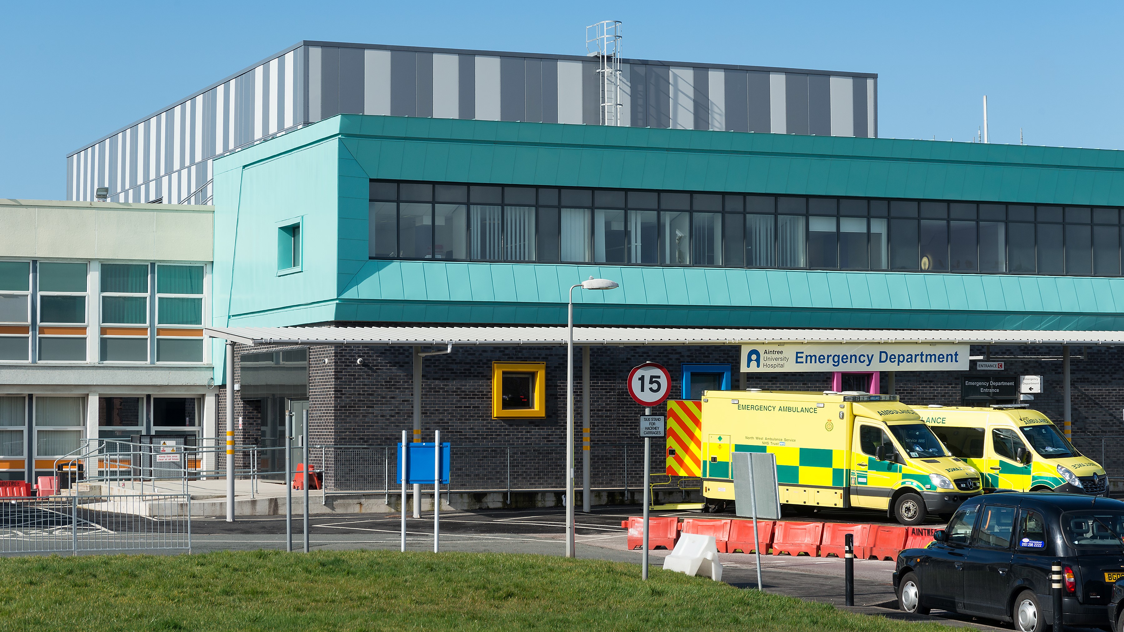 Aintree Hospital Reynolux Roofing Cladding Longworth Aintree Hospital Liverpool Fatra Optimo Traditional Textures (4)