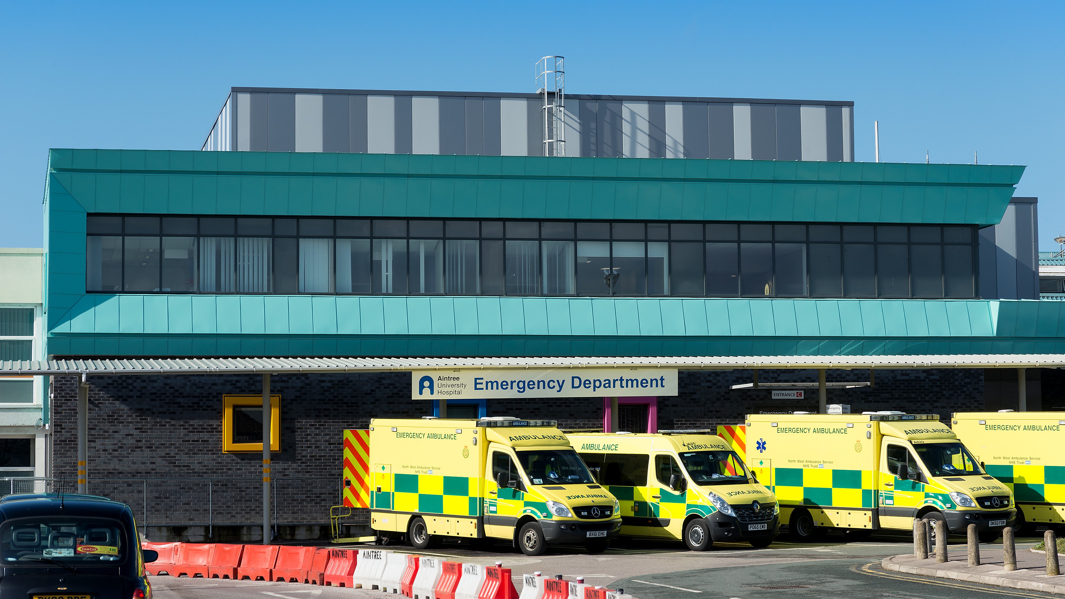 Aintree Hospital Reynolux Roofing Cladding Longworth Aintree Hospital Liverpool Fatra Optimo Traditional Textures (5)