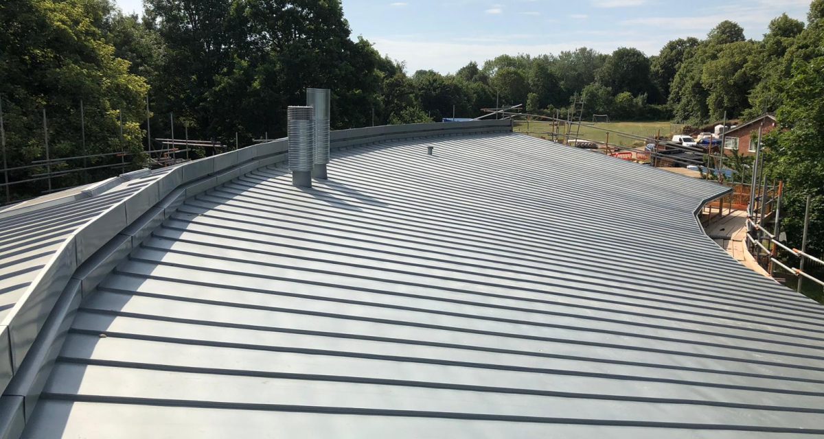 7. Red Hill Primary 31.07.18 Curved and tapered sinc roof showing monoridge details and penetrations